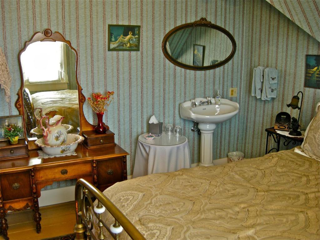 The Old Tower House Bed & Breakfast North Bend Habitación foto
