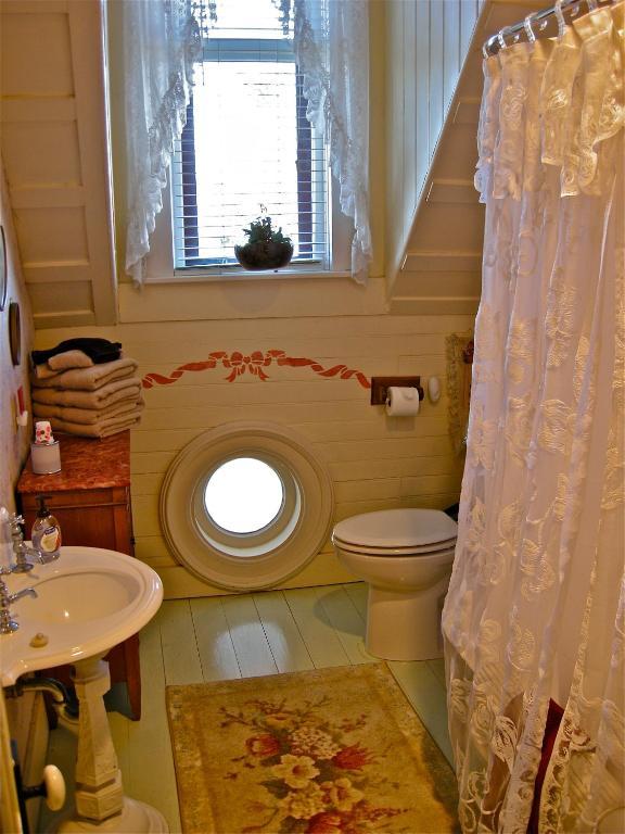 The Old Tower House Bed & Breakfast North Bend Habitación foto